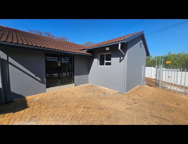2 BEDROOM APARTMENT BLOCK TO LET IN PANORAMA